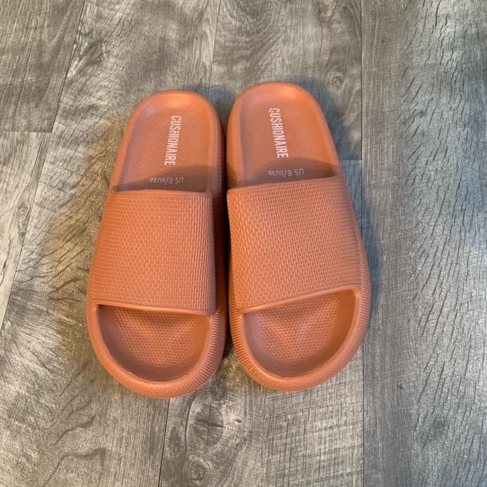 Womens slides